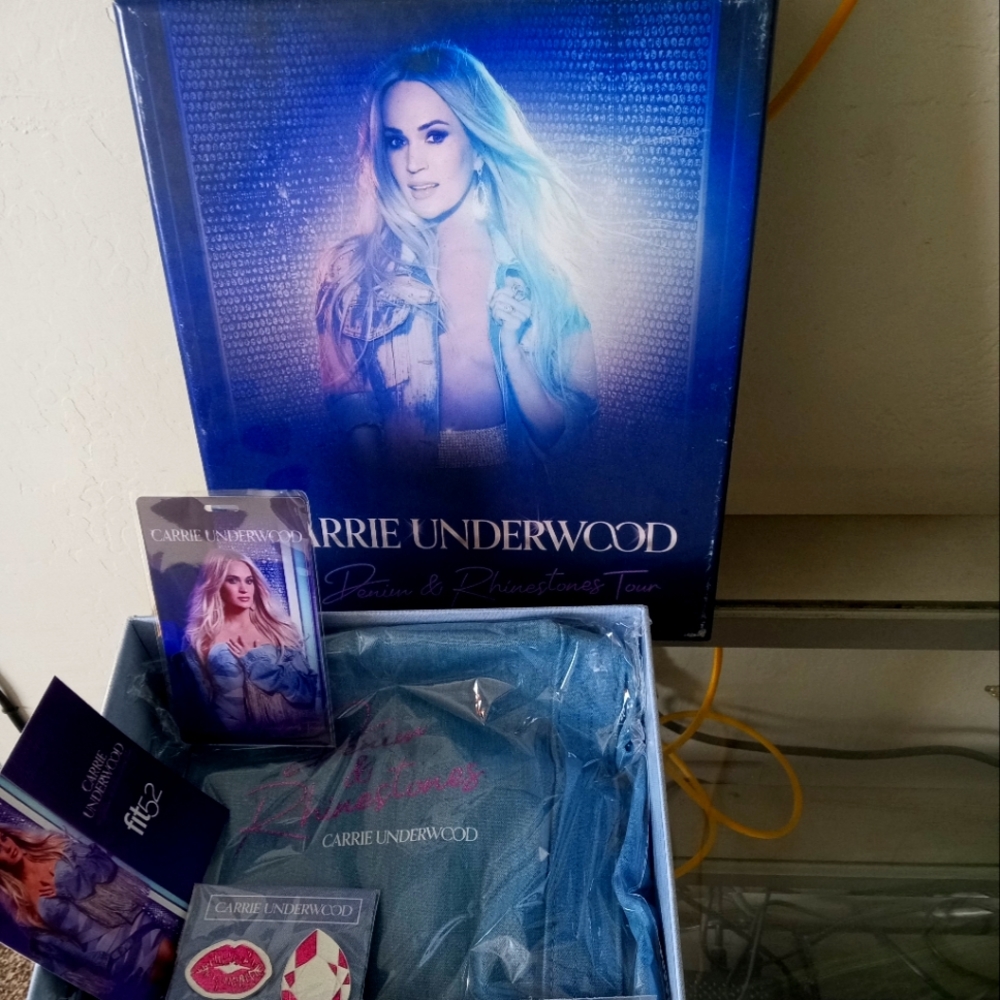 Authentic Carrie Underwood memorabilia from her 2022  concert  in San Francisco